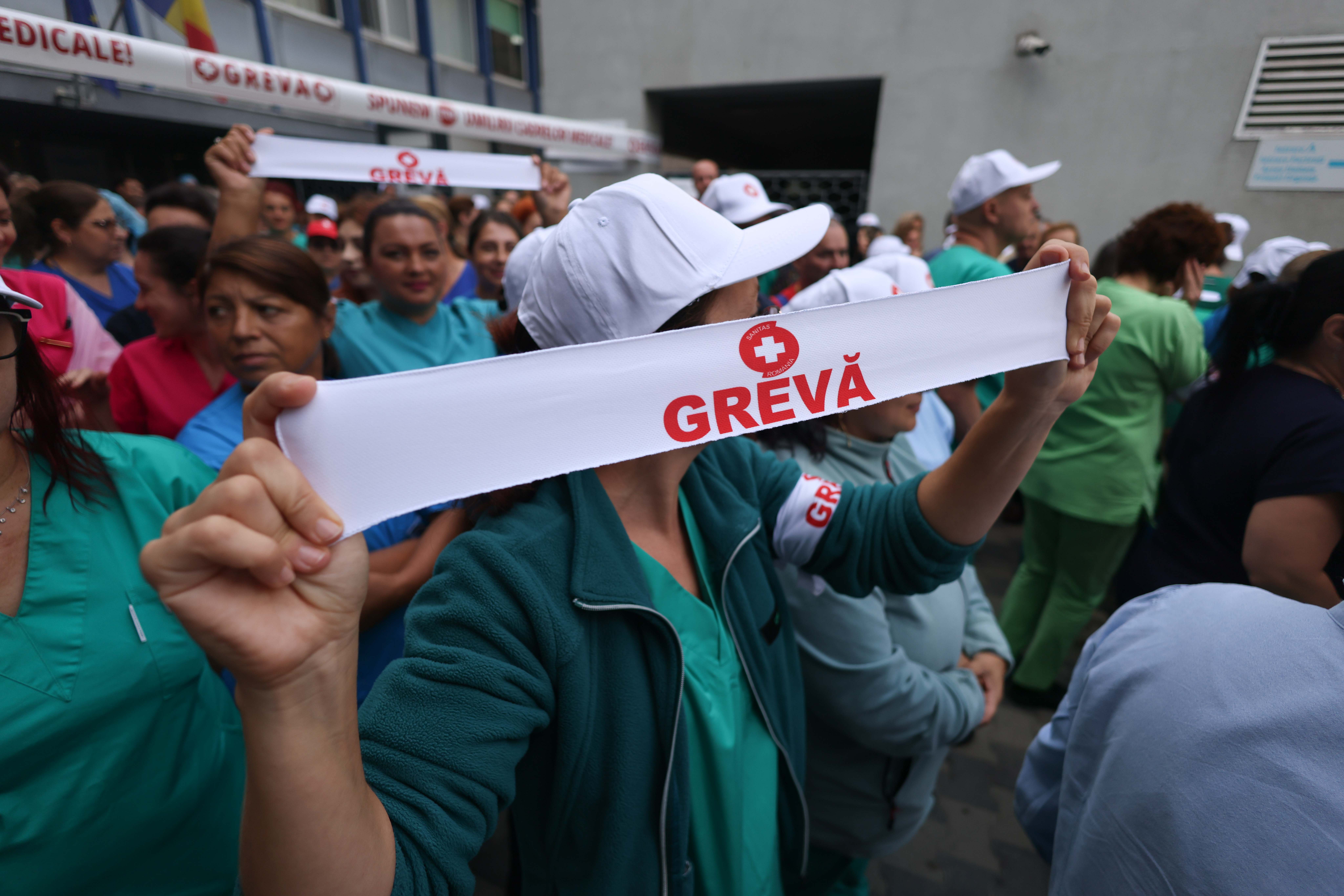 Cadre medicale participă la greva generală declanșată de Federația Sanitas. FOTO: Inquam/George Călin