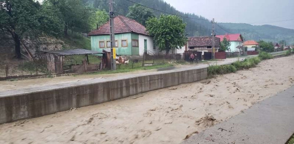 Mai multe râuri ar putea ieși din matcă. Atenționare Cod galben de viituri în 25 de judeţe 