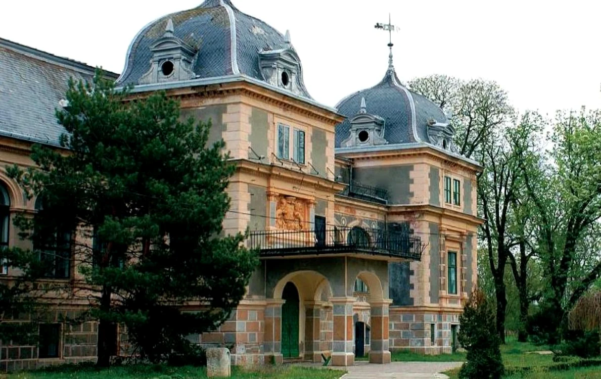 Castelul Csernovics din localitatea arădeană Macea FOTO arhivă