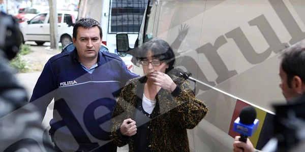 Profesoara Emilia Mărculescu a fost reţinută în flagrant delict 