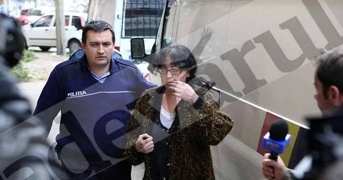 Profesoara Emilia Mărculescu a fost reţinută în flagrant delict