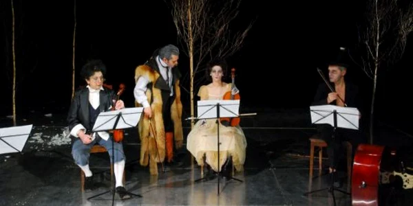 Spectacolul de teatru va începe la ora 15.00 (foto arhivă)