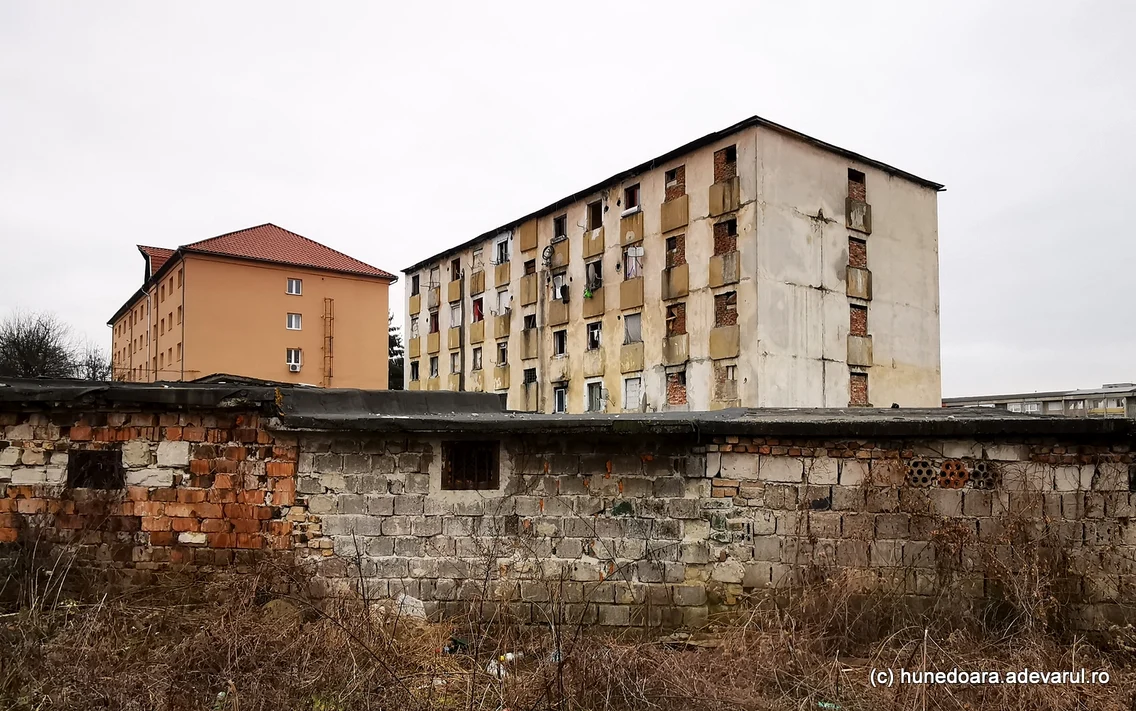 Blocul fantomă din Hunedoara  Foto Daniel Guță ADEVĂRUL (10) jpg
