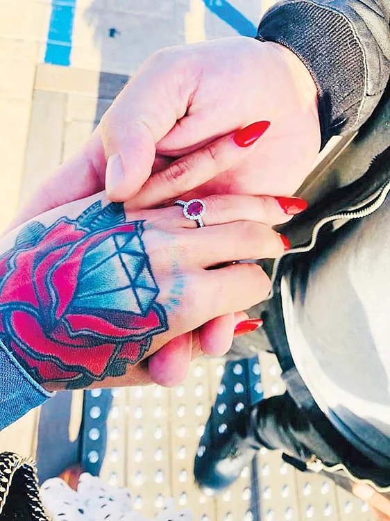 Acesta este inelul cu rubin