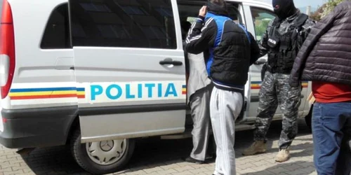 Doi craioveni sunt reţinuţi pentru evaziune fiscală