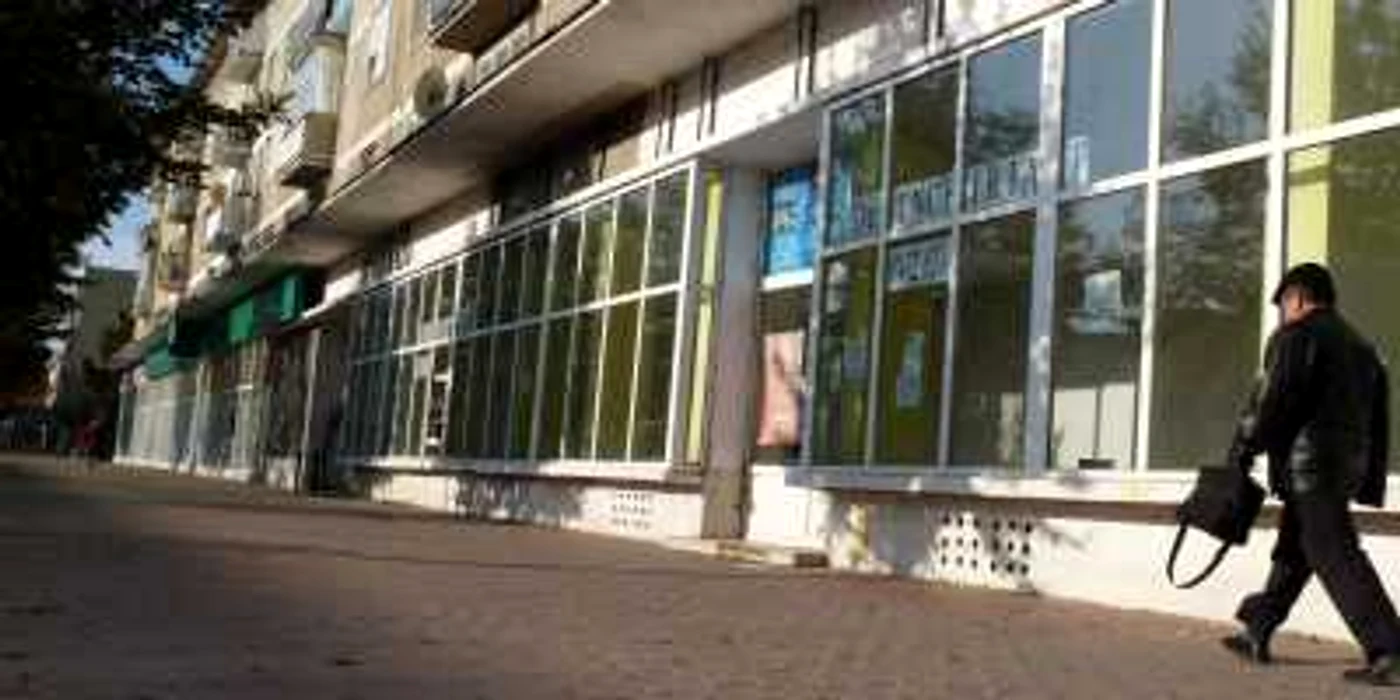 Spaţiile comerciale din centrul oraşului au rămas goale