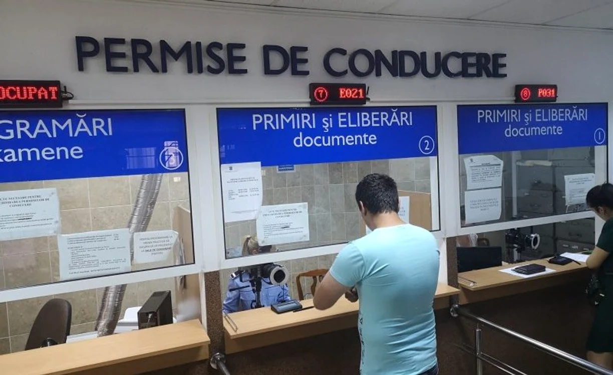 
    Cei mai mulți șoferi au venit la ghișee ca să-și ridice permisele de conducere reținuteFoto: infomures.ro  