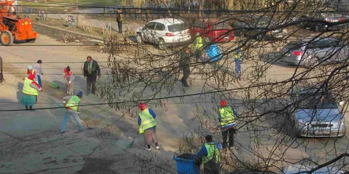 Măturătorii vor fi înlocuiţi cu maşini