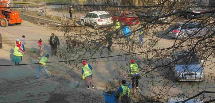 Măturătorii vor fi înlocuiţi cu maşini