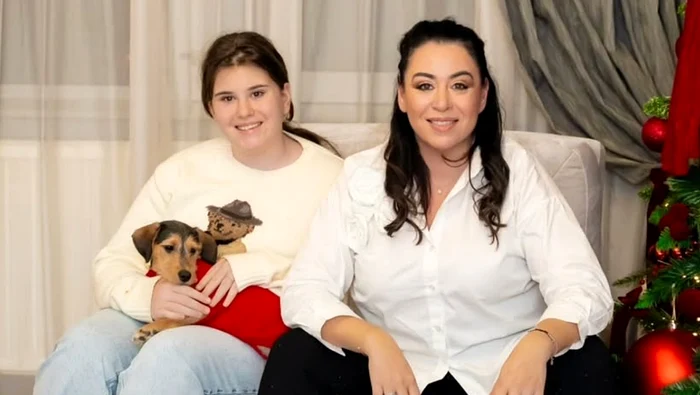 Oana Roman, alături de fiica ei, Isabela / Foto: Instagram