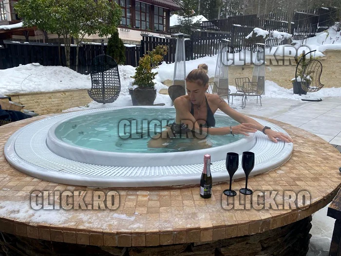 Roxana Ciuhulescu s-a răsfățat la piscina exterioară încălzită a hotelului