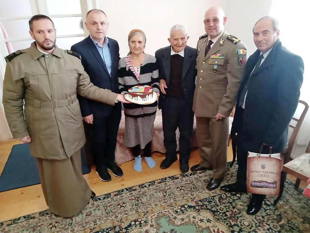 Alături de edilul din Lugoj şi de  reprezentanţi ai Armatei Române