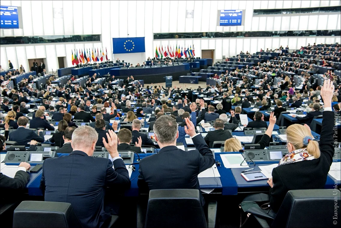 Parlamentarii europeni cer intrarea României în Schengen
