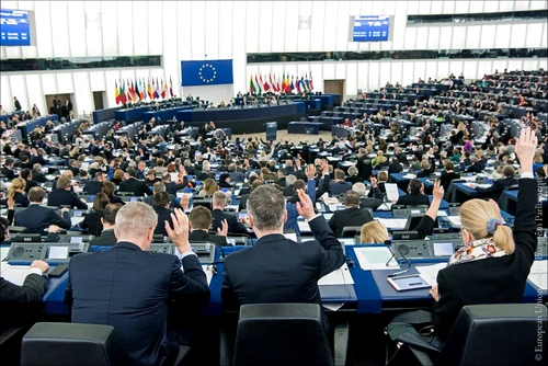 Parlamentarii europeni cer intrarea României în Schengen