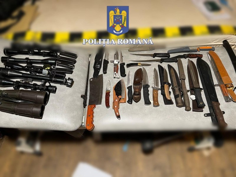 Bărbați prinși în flagrant cu un transport ilegal de arme, după intrarea în țară: arsenalul descoperit 