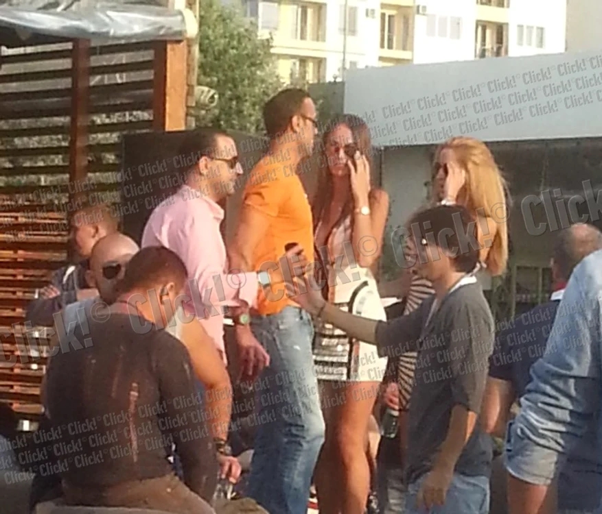 Prinţul Al Habtoor s-a distrat cu fetele pe plaja din Mamaia. (Foto: Bogdan Mitu)