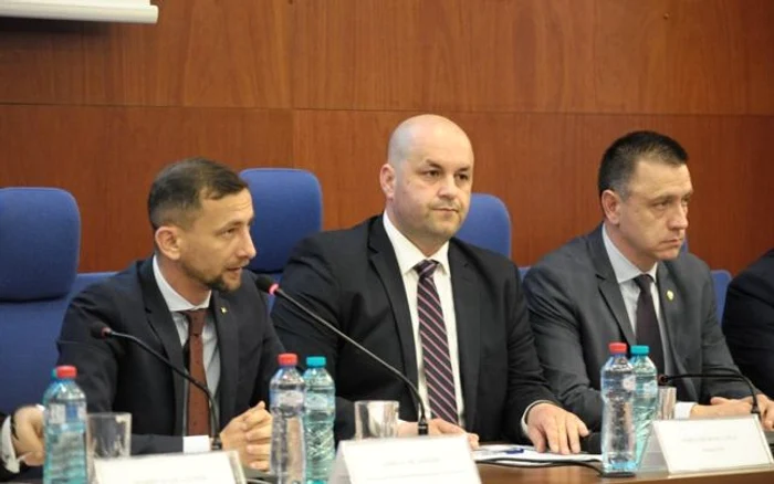 Dorel Căprar (centru) nu regretă votul de astăzi. FOTO Facebook Dorel Căprar