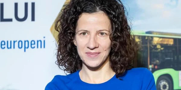 01 Roxana Minzatu foto Radu Badoiu jpg