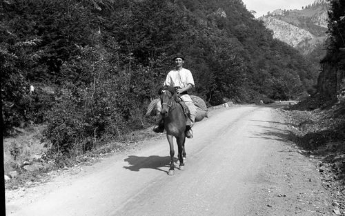 Sarmizegetusa Regia 1964  Foto Szabó Tamás, Muzeul Etnografic al Transilvaniei (9) jpg