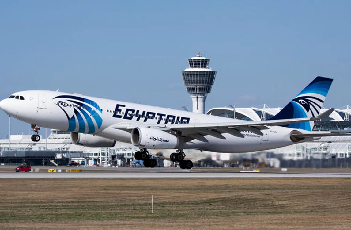 
    Un pasager irakian s-ar fi aruncat în aer la bordul avionului companiei EgyptAirfoto: hotnews.ro  