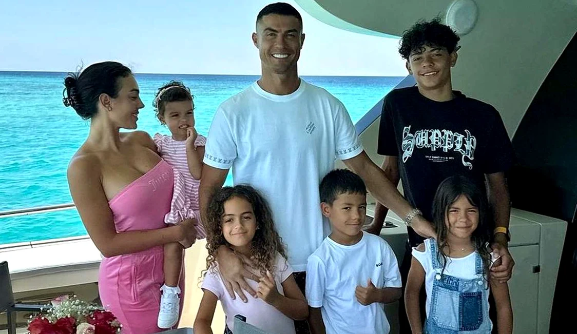 Cristiano Ronaldo, Georgina și cei 5 copii ai lor. Foto Instagram 