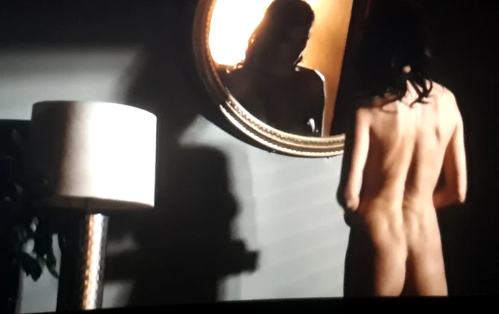 Catrinel Menghia apare goală în ”La Gomera”