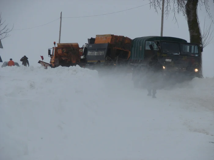 Mai multe drumuri judeţene şi naţionale din judeţul Botoşani au fost blocate zile întregi. FOTO Adevărul