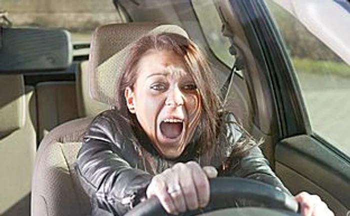 Femeia a născut în timp ce conducea