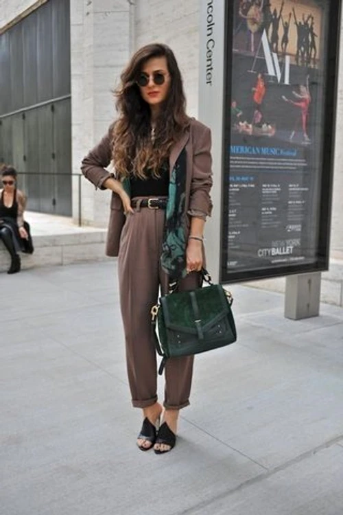 small Fustany Fashion Pantsuit Looks to Elevate Your Formal Workwear Style Street Style 13 jpg jpeg