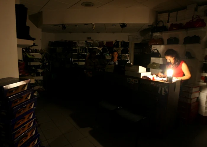 Lumina s-ar putea întrerupe repetat în blocurile de pe Bd. Unirii (foto: Arhivă)