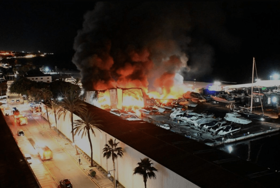Un port din Marbella, devastat de un incendiu puternic VIDEO