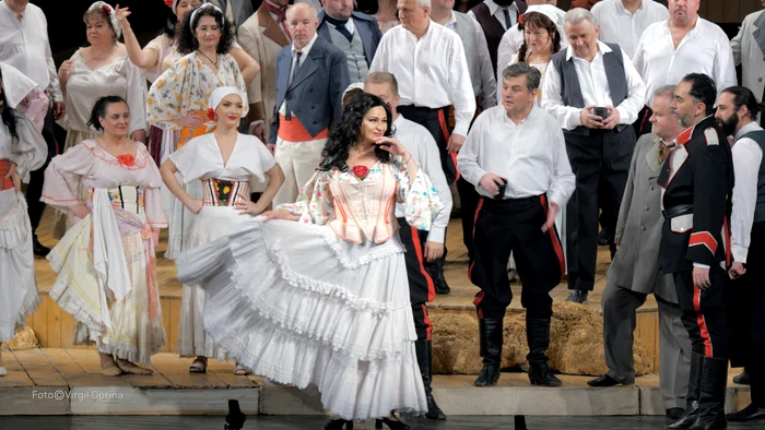 Ruxandra Donose. În dreapta, Alin Anca