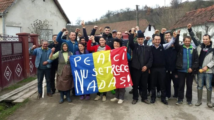 Protest al locuitorilor din Nadăș FOTO Fscebook/ Nadăș