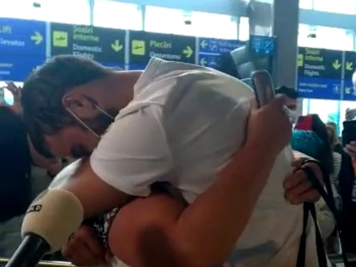 Revederea dintre Culiță Sterp și familia lui a fost una emoționantăFoto: Captură Video