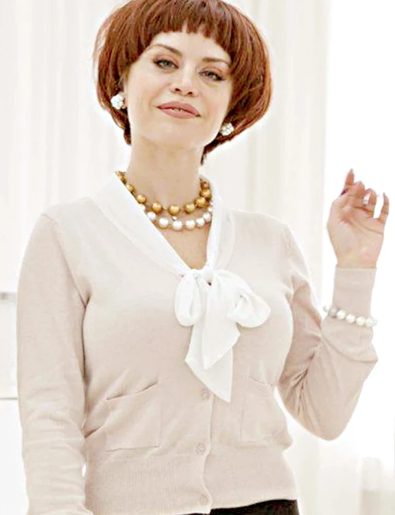 
    Lore a renunţat  la blondul care a  consacrat-o pentru  un rol într-un film  