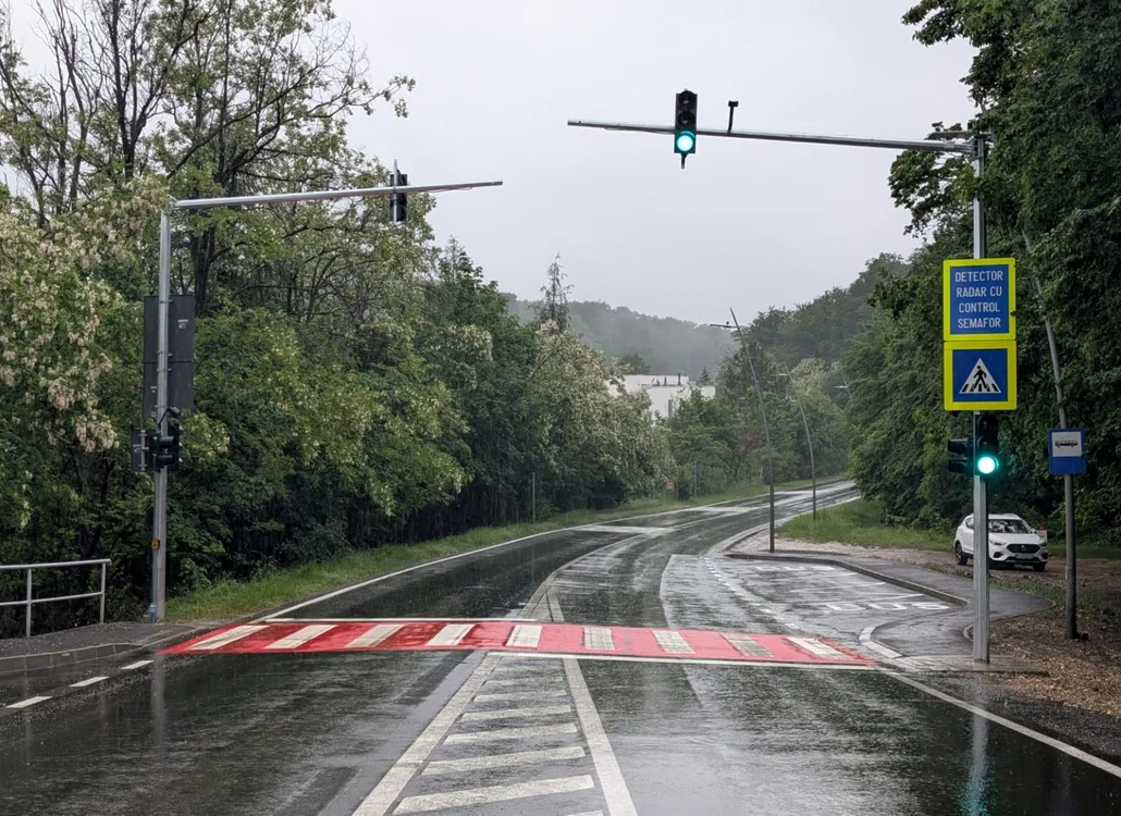 Semafor inteligent împotriva șoferilor grăbiți Foto: Facebook 