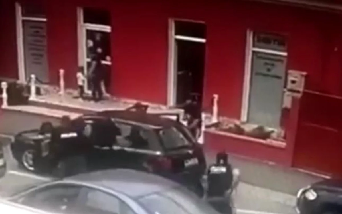Hoţii au fost luaţi ca din oală de către poliţiştii care aveau informaţii despre infractori. FOTO Captură video
