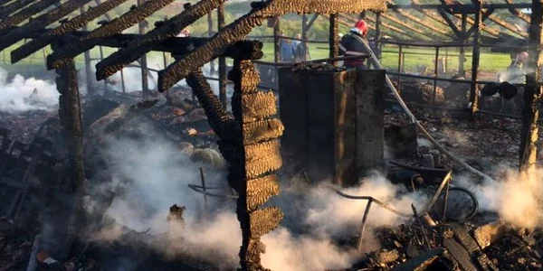 grajd distrus in incendiu