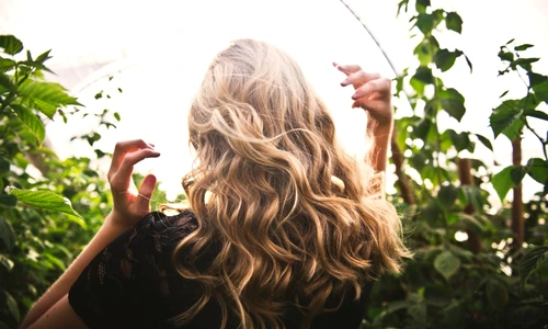 Păr gras   cauze și soluții eficiente pentru un scalp sănătos (1) jpg