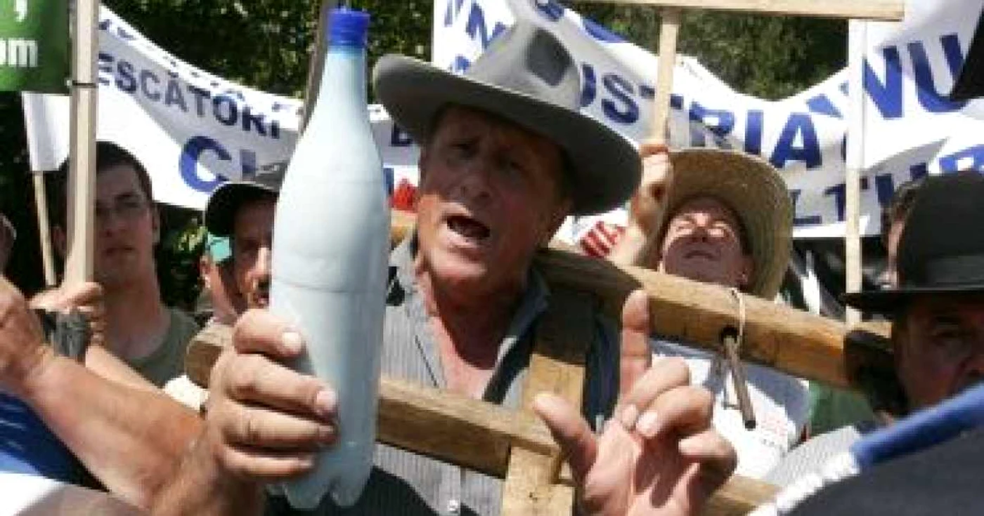 Fermierii renunţă, deocamdată, la proteste