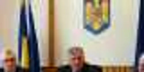 Comandantul IPJ Olt, cms-şef Ion Voicu (în centru)