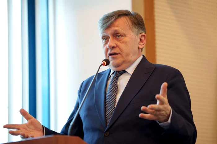 Crin Antonescu, candidatul coaliției la prezidențiale FOTO Mediafax 