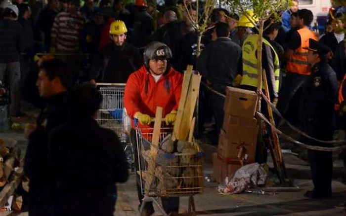 Acoperişul unui supermarket s-a prãbuşit în Argentina,provocând doi morţi şi şase dispãruţi