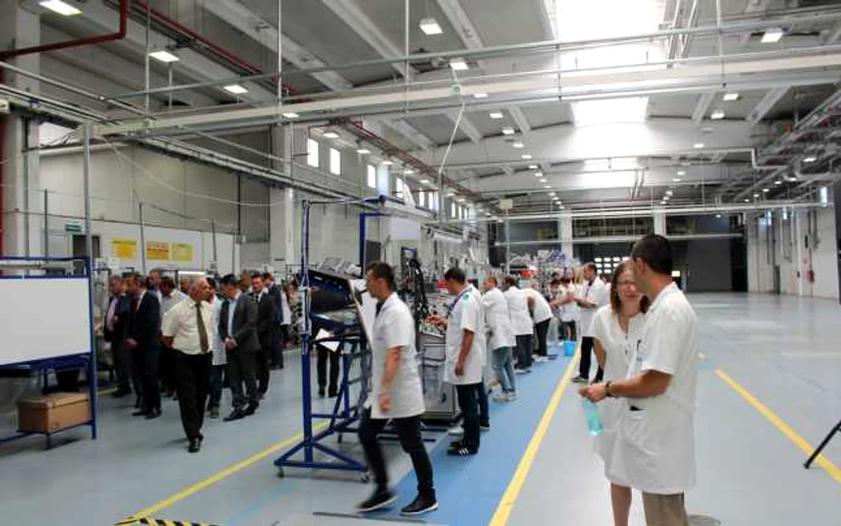 500 de angajaţi lucrează în cadrul fabricii