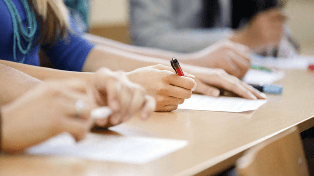Guvernul demarează programul „Sprijinirea educației în limba română”