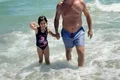 George Tal și micuța Maria o însoțesc la mare jpeg