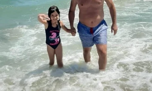 George Tal și micuța Maria o însoțesc la mare jpeg
