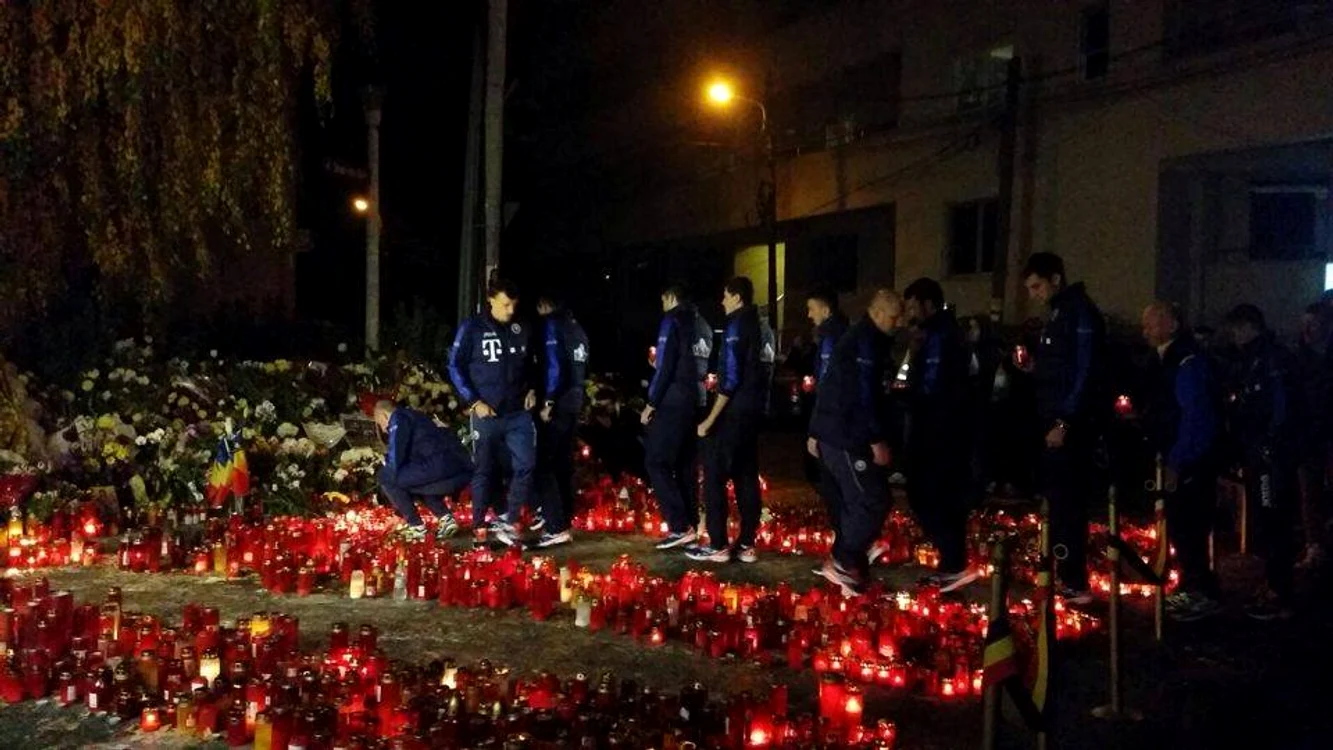 
    Chiricheș și compania au aprins lumânări în memoria celor 51 de decedațiClick!  