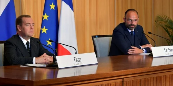 Intrevedere la Le Havre intre Edouard Phillippe si Dmitri Medvedev FOTO EPA-EFE