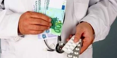 Un medic român susţine că bebeluşii mor pentru că medicii pretind şpagă